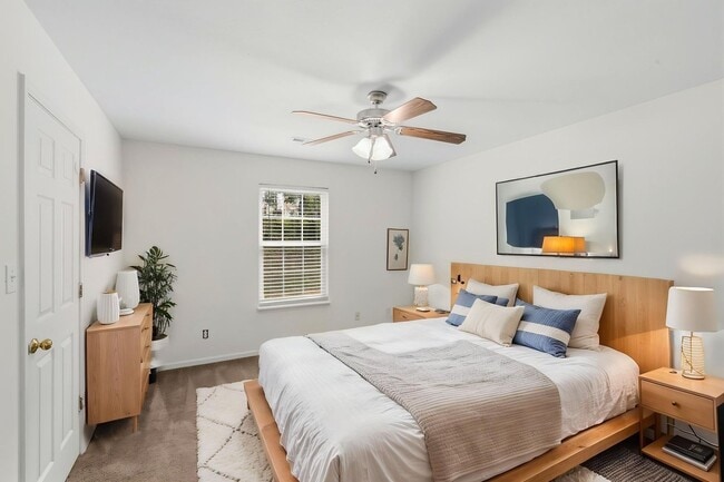Building Photo - 5004-5006-5006 Betty Jean Way