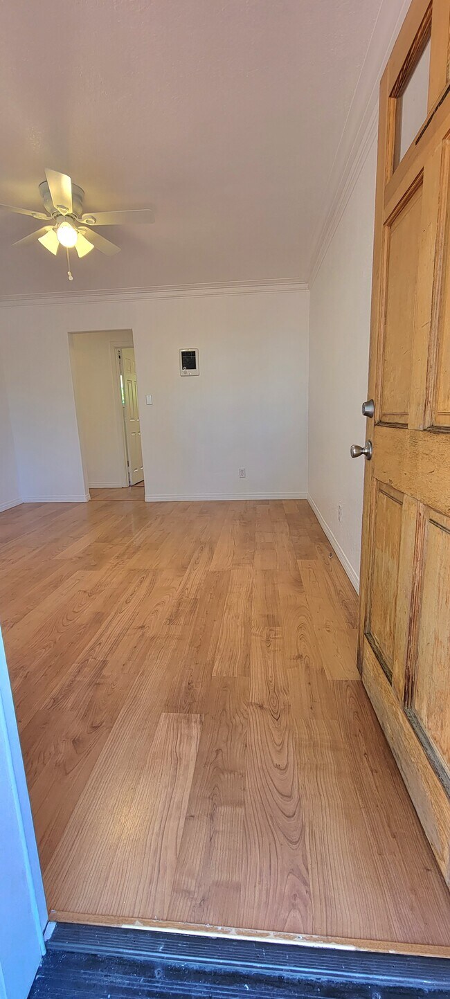 Building Photo - 6216 Stanley Ave