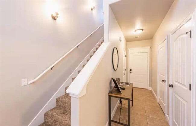 Building Photo - 1123 S Tottenham Ct