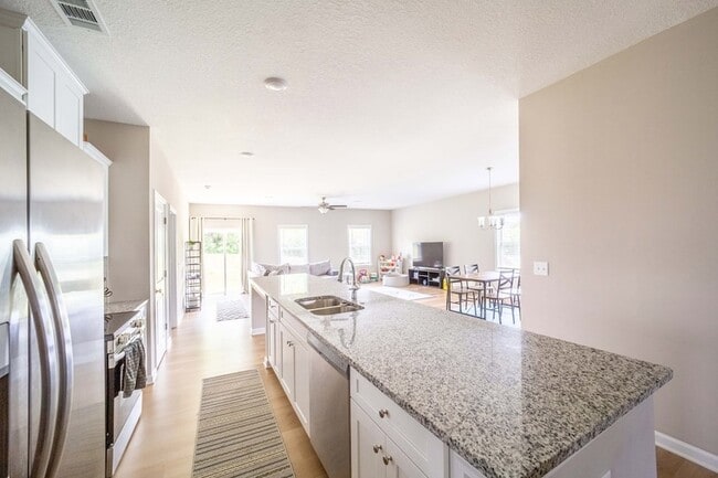 Building Photo - 5176 Legion Dr