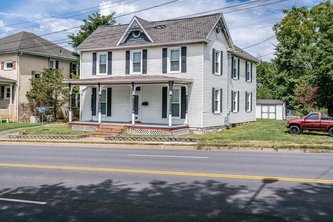 Building Photo - 632 E Market St