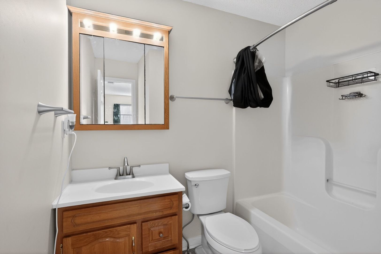 Building Photo - 373 Redwing Rd