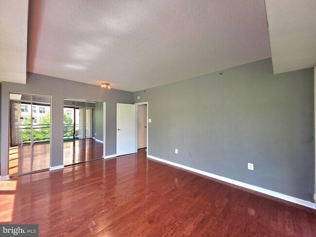 Building Photo - 1530 Key Blvd