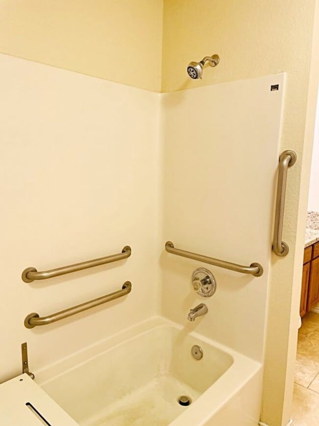 Building Photo - 2235 Toledo St