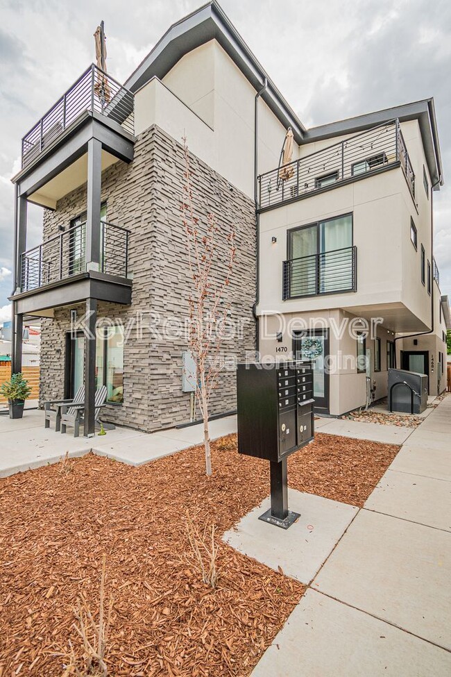 Building Photo - 1468 Yates St