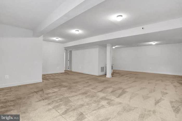 Building Photo - 515 Waterdale Dr