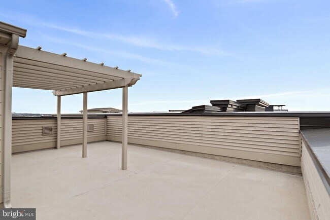 Building Photo - 44742 Tiverton Sq