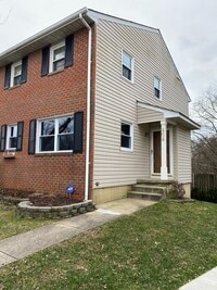 Building Photo - Townhome in Millersville