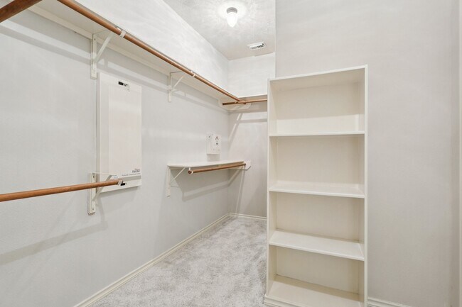 Building Photo - 10206 Pine Flats Dr