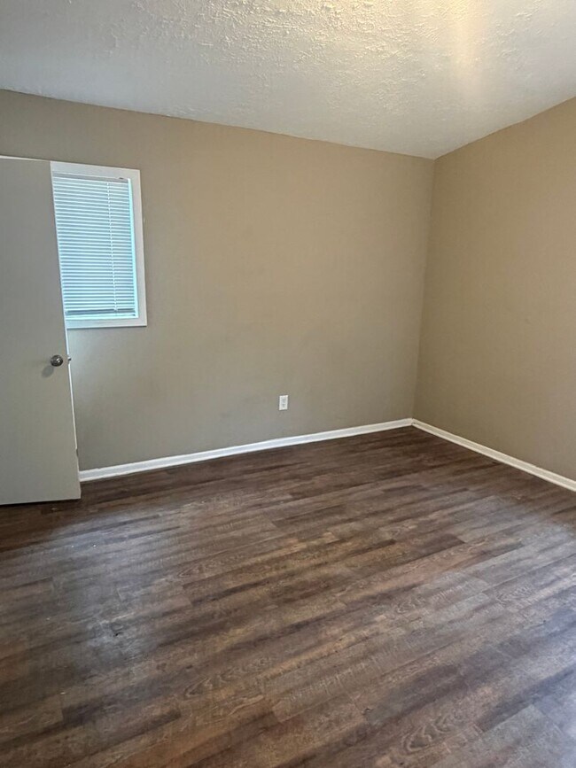 Building Photo - 3320 Ridgeland Dr