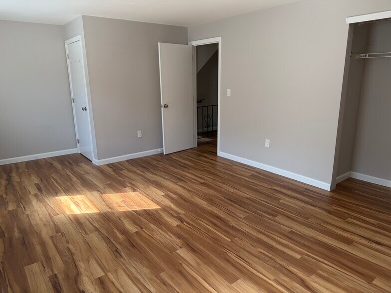 Building Photo - 51 Birchwood Dr
