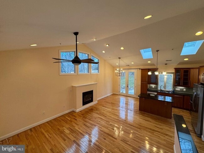 Building Photo - 6158 40 Winks Way