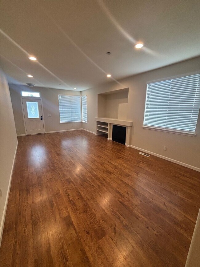 Building Photo - * Move In Special!! $500 off First Month's Rent!!**  Single level 3 bedroom 2 bathroom home in Wi...