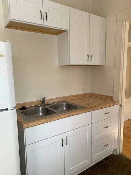 Building Photo - 836 S Park View St