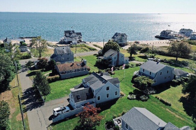 Building Photo - 140 Overshore Dr E
