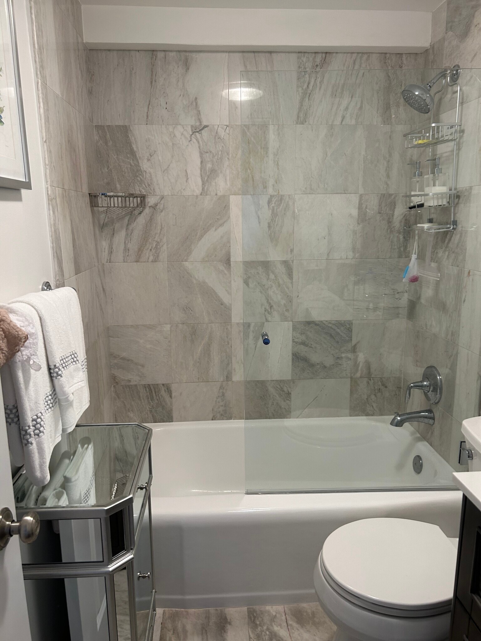 Bath - 401 Peruvian Ave