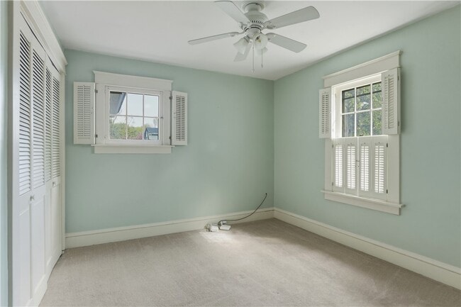 Building Photo - 98 Sunnyside Dr