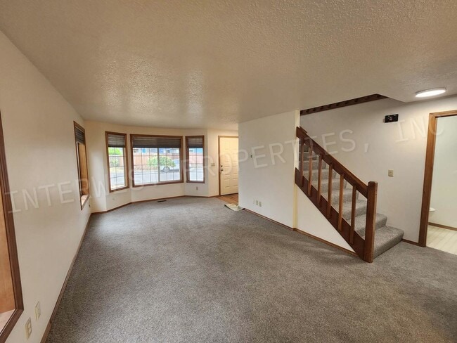 Building Photo - Spacious 4bd 2.5ba Rock Creek Home With 2 ...