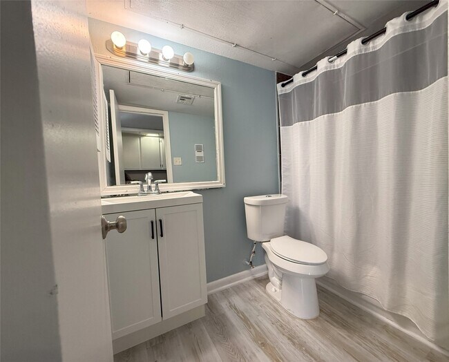 Building Photo - 8523 Hearth Dr