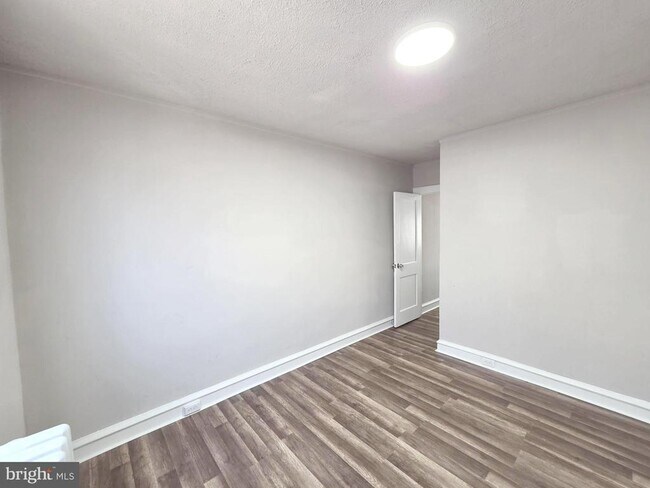 Building Photo - 4020 Howland St