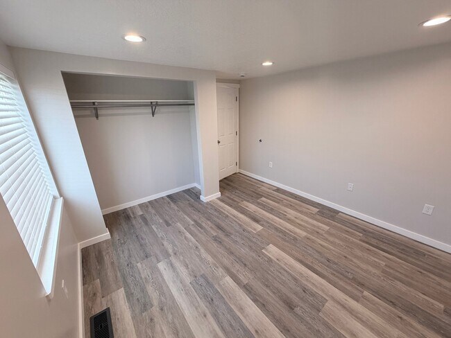 Building Photo - 255 Marvista Ln