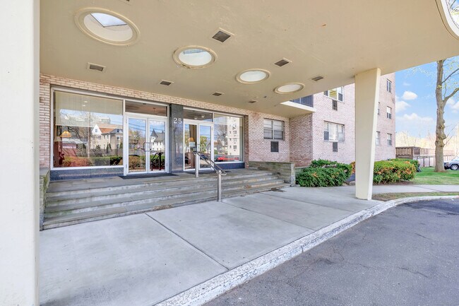 Building Photo - 25 Cartright St