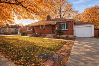Building Photo - 1138-1138 Navajo St