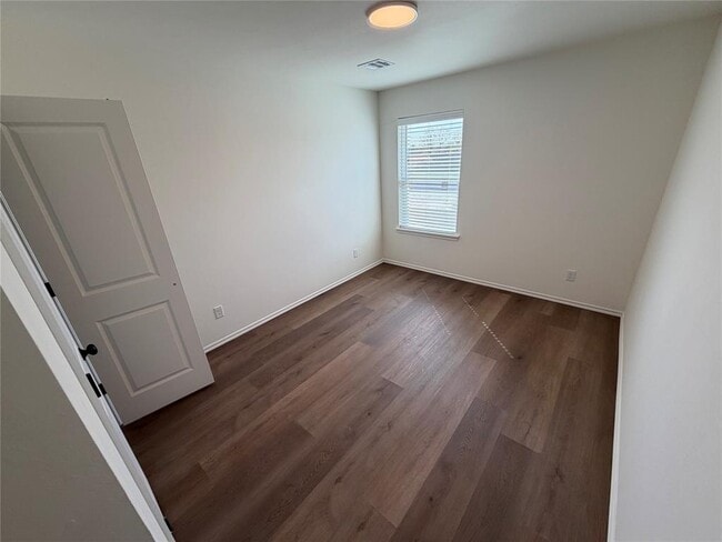 Building Photo - 301 Aaran Way