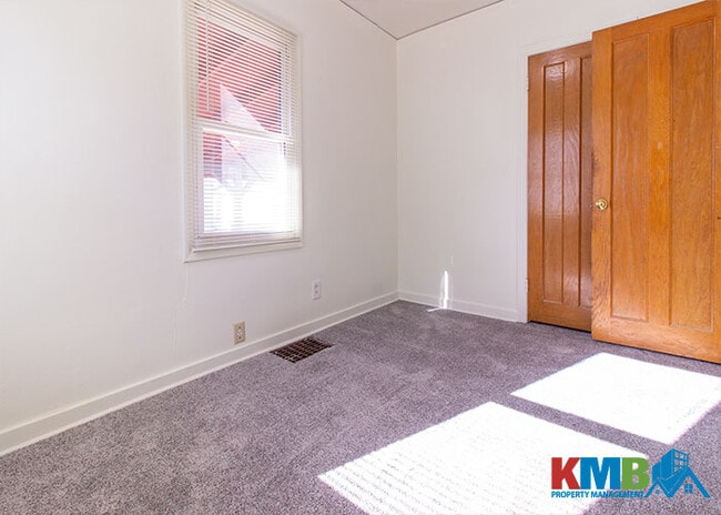 Building Photo - 839 14th St NE