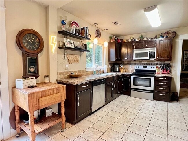 Building Photo - 85 W 15th St