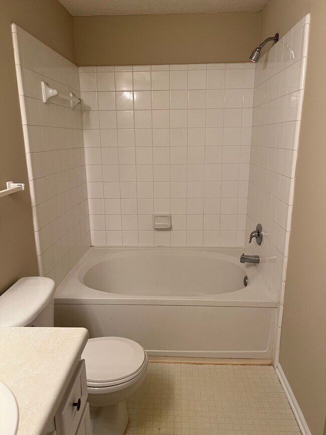 Building Photo - Two bedroom two bath second floor unit