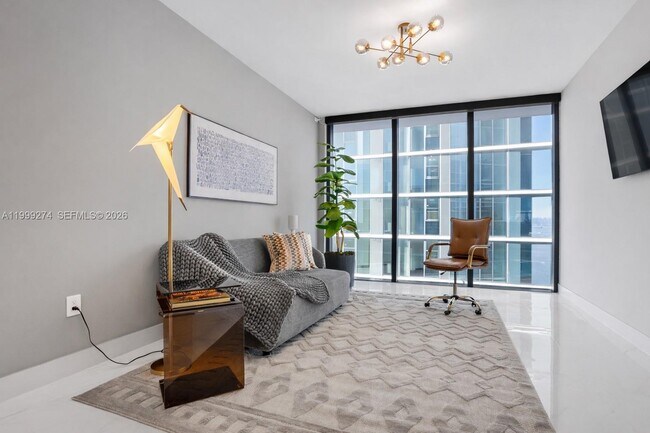 Building Photo - 700 NE 24th St