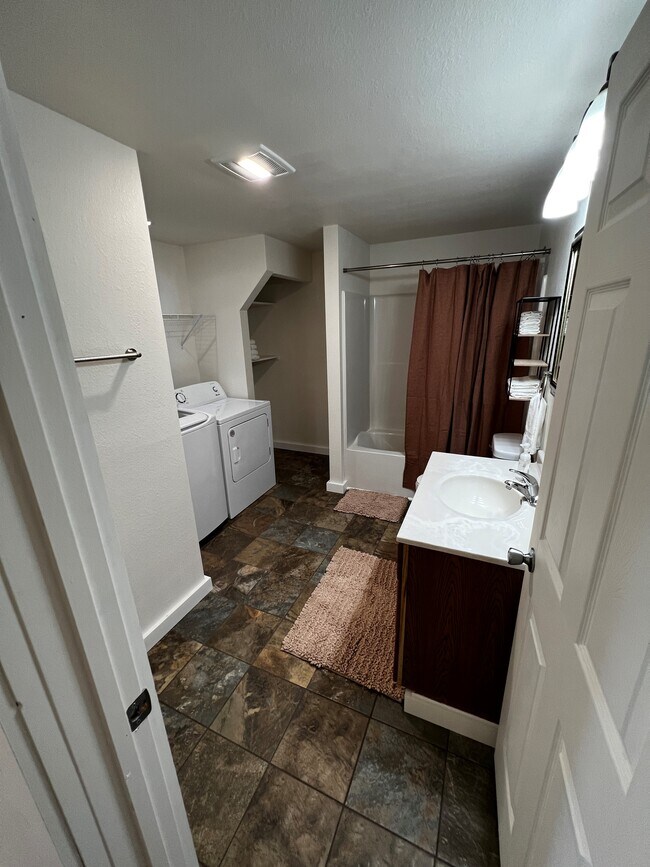 Building Photo - 9197 Cty J-Unit A