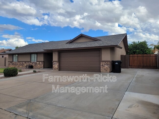 Primary Photo - 5407 E Catalina Ave