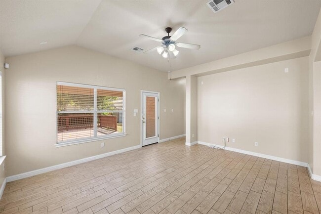 Building Photo - 10409 Yellowstone Dr