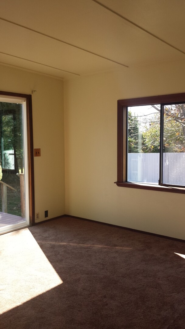 Building Photo - Mckinleyville House with South Facing Yard!