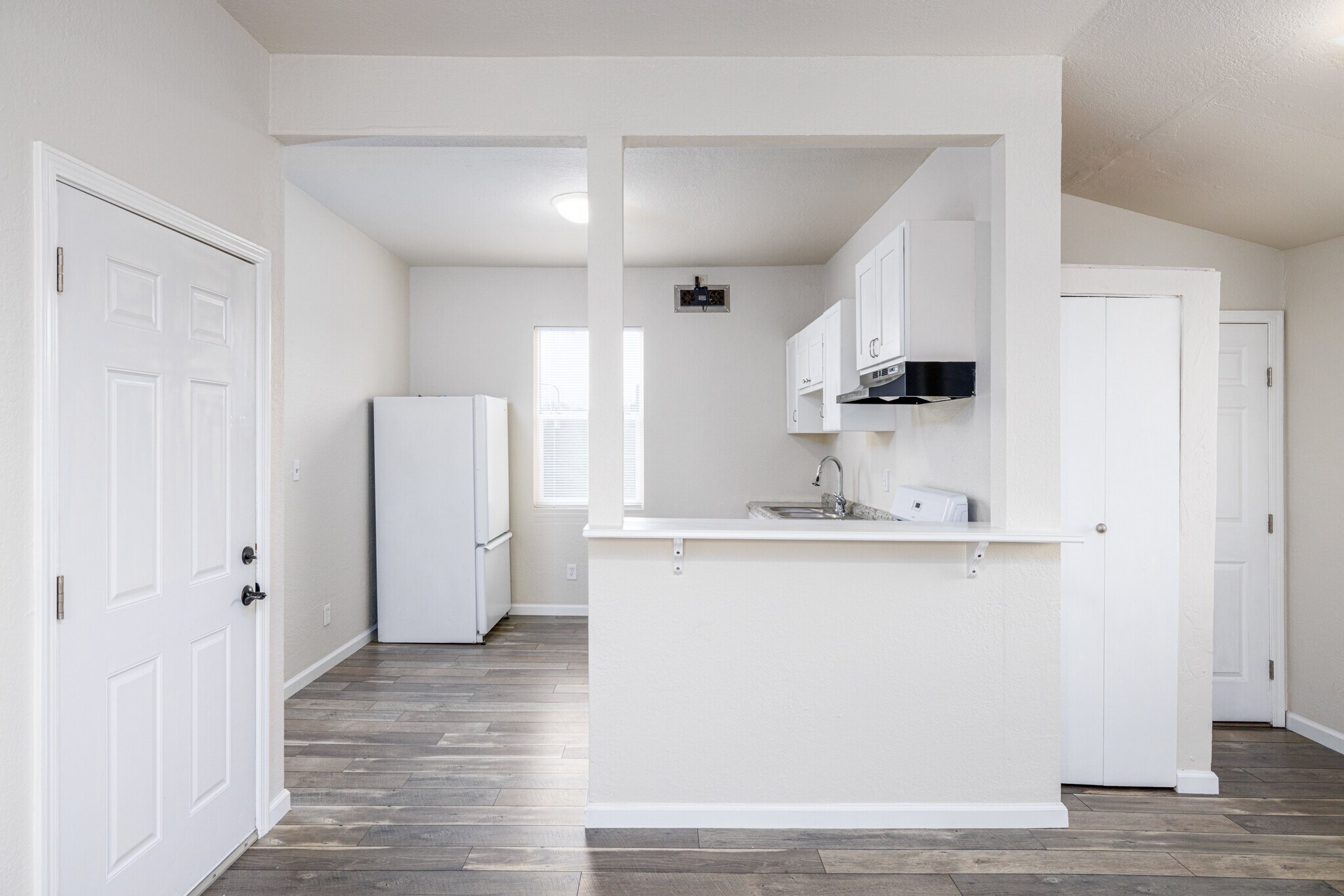 Building Photo - 512 Barrett Ave