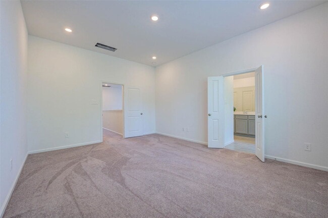 Building Photo - 609 Royal Arch Dr