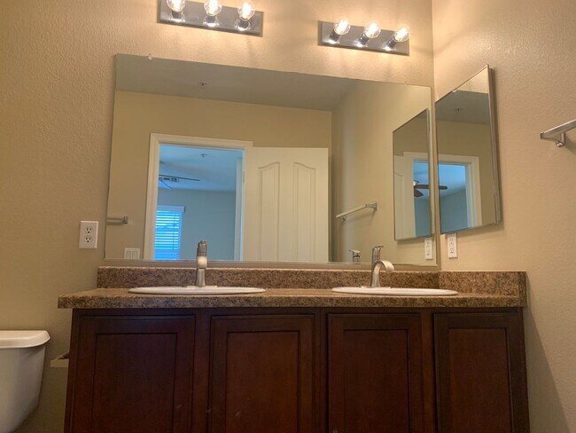 Building Photo - A gorgeous two story 3 bedroom 2.5 bath townhome