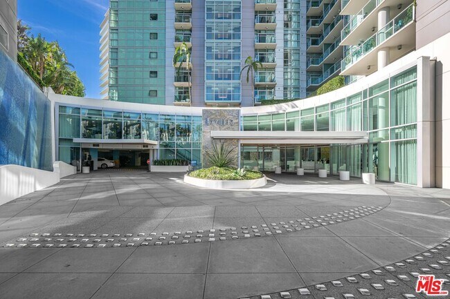 Building Photo - 13700 Marina Pointe Dr