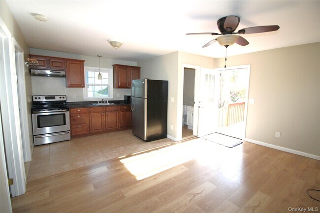 Building Photo - 495 Farmers Mills Rd