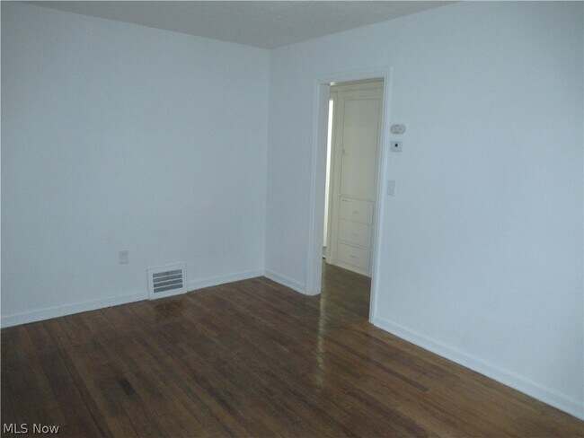 Building Photo - 1616 Douglas Rd