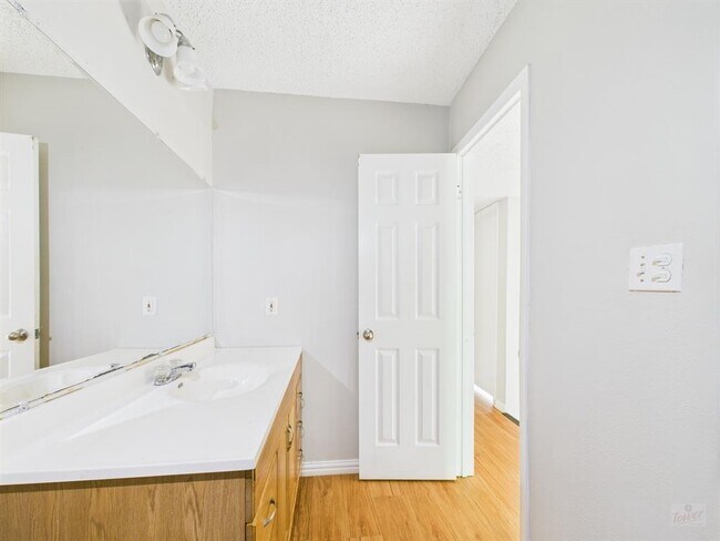 Building Photo - 9520 Quail Village Ln