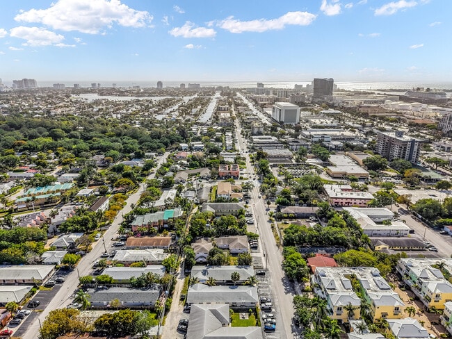 Building Photo - 711 SE 15th St