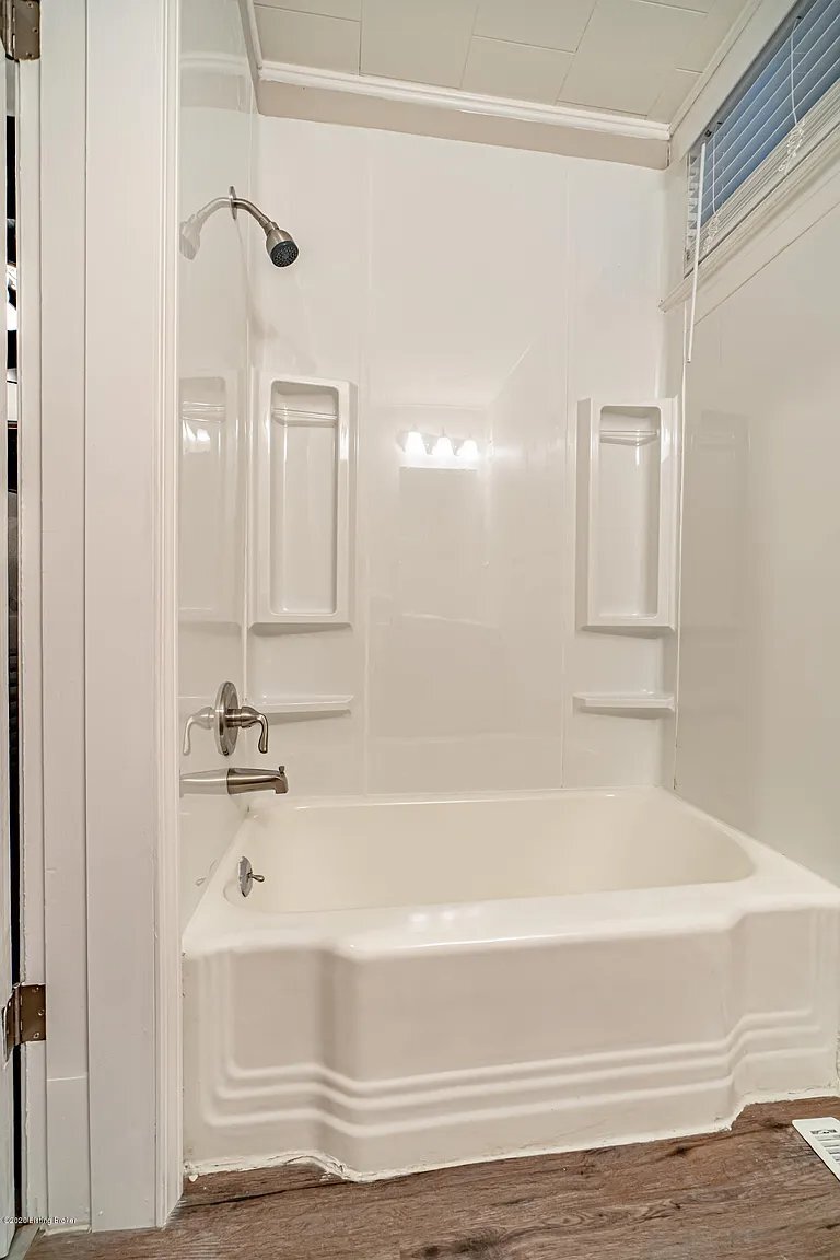 Building Photo - 1031 Dixon Ave