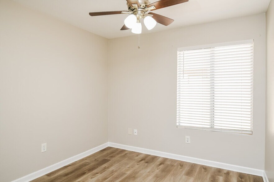 Building Photo - 2717 S Ananea