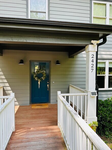 Building Photo - 2427 Winburn Ave