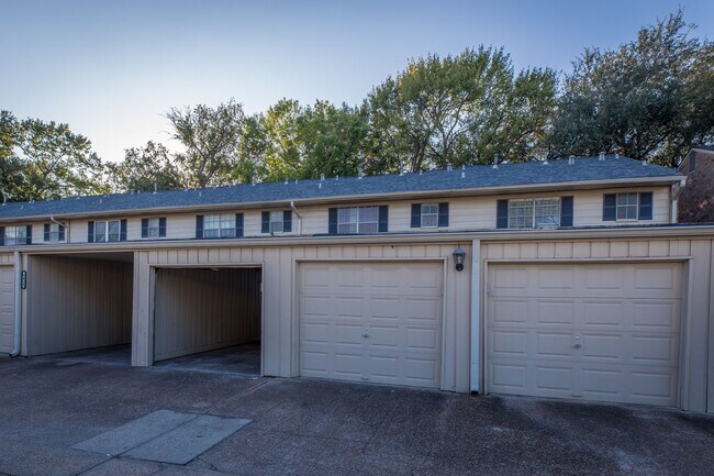 Building Photo - 6422 Burgoyne Rd