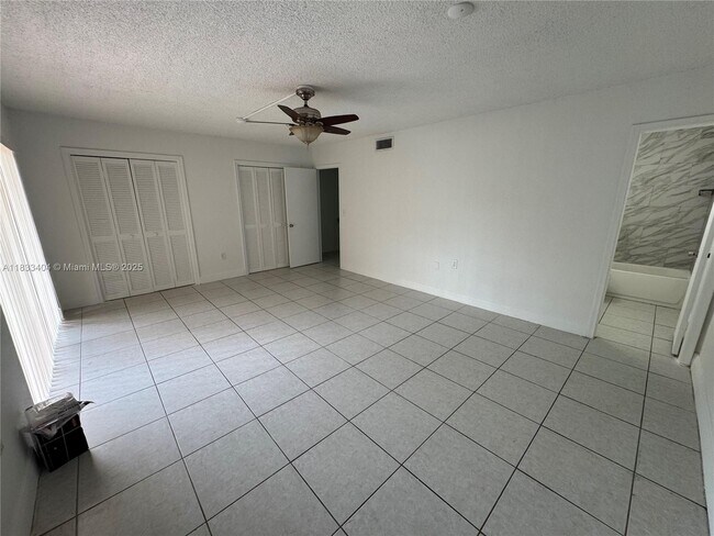 Building Photo - 921 W 80th Pl