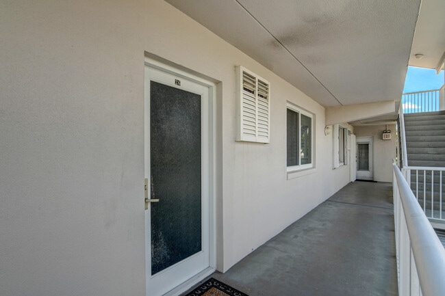 Building Photo - 2730 Banyan Rd